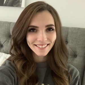 Meet your Posher, Lauren